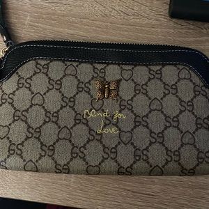 NWOT wristlet with butterfly